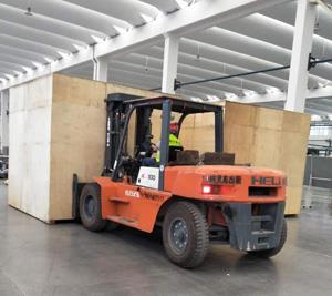 叉車廠房作業(yè)